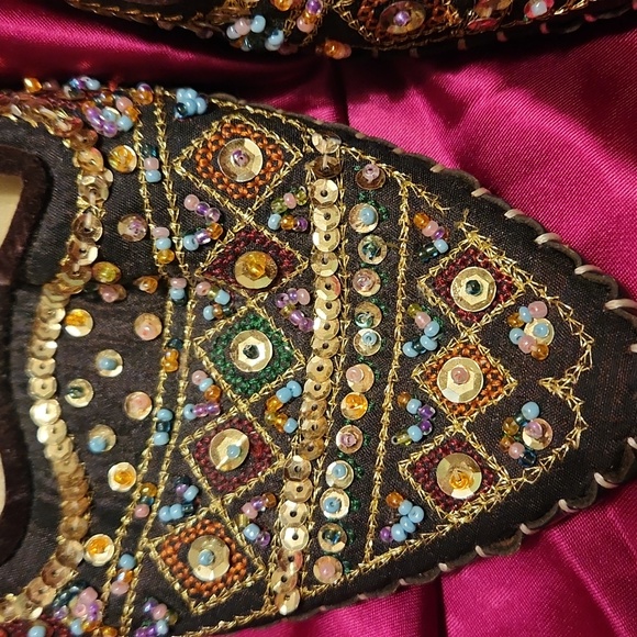 Unique sequins shoes with a kitten heel - Picture 5 of 5